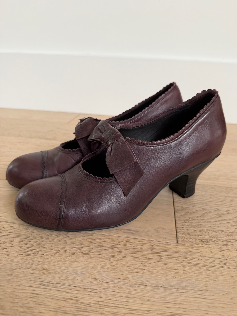 EVERYBODY BY BZ MODA Marta Leather Round Toe Bow Pumps Louis Heels  40's Style